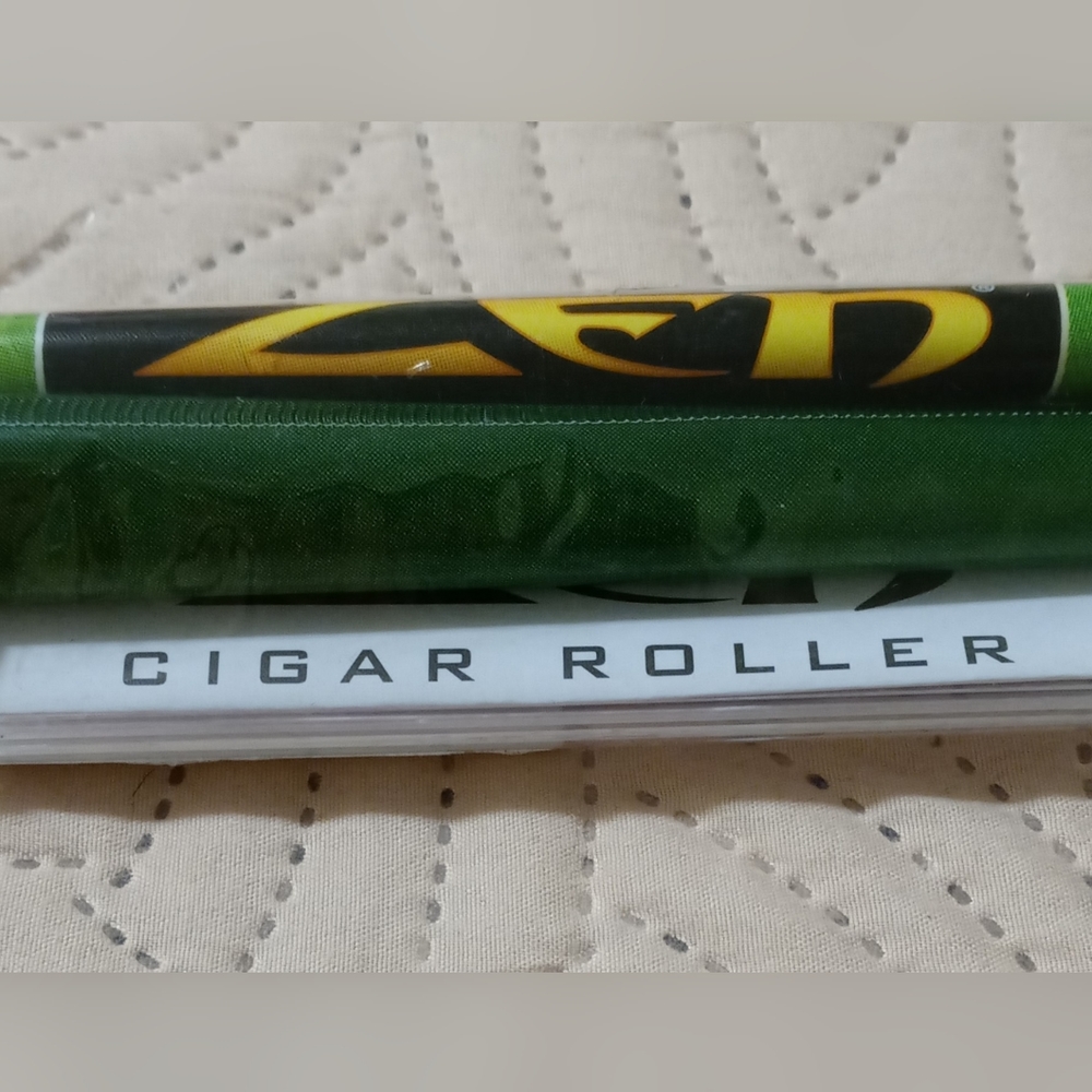 New cigar roller